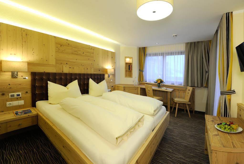 Hotel Huber Hochland Maurach  Exterior photo