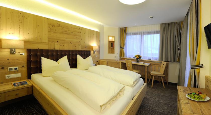 Hotel Huber Hochland Maurach  Room photo
